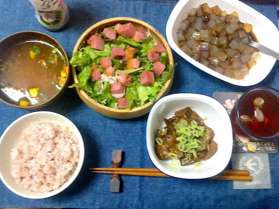 網焼き豚レバー🐖
サラダon角切りベーコン🥗🥓
野菜のお味噌汁(タニタ食堂)
スーパーフードプレミアム雑穀ごはん🍚🥢
みつまめ
アイスオレンジティー🍊🍹|yumyum😋さん