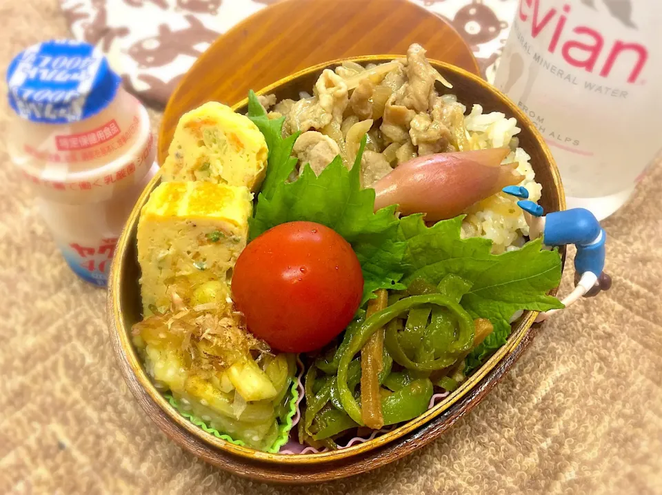 Snapdishの料理写真:発芽玄米ご飯🍚&豚🐽生姜焼き&青椒肉絲&花エビ🦐と乾燥ネギの出汁巻き玉子&焼きなす🍆のおひたし&みょうがの甘酢漬け&大葉&ミディトマト🍅のワタシお弁当♪

 #弁当  #フチ子 #ダーリン諸事情でお弁当急遽無し|桃実さん