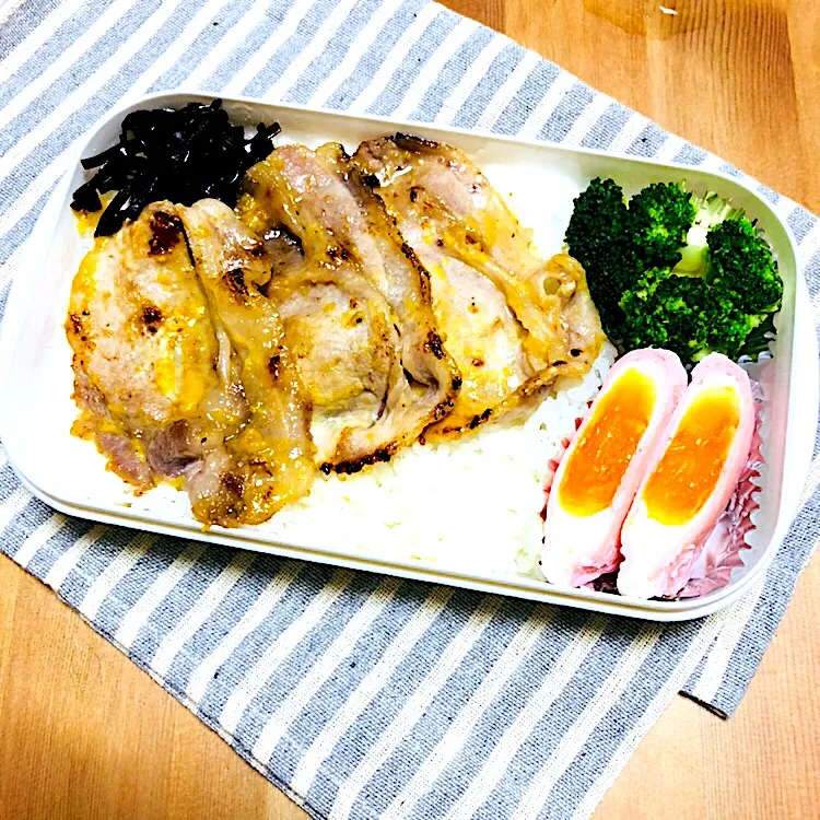 Snapdishの料理写真:豚肉の味噌漬け弁当🍱|ayumiさん