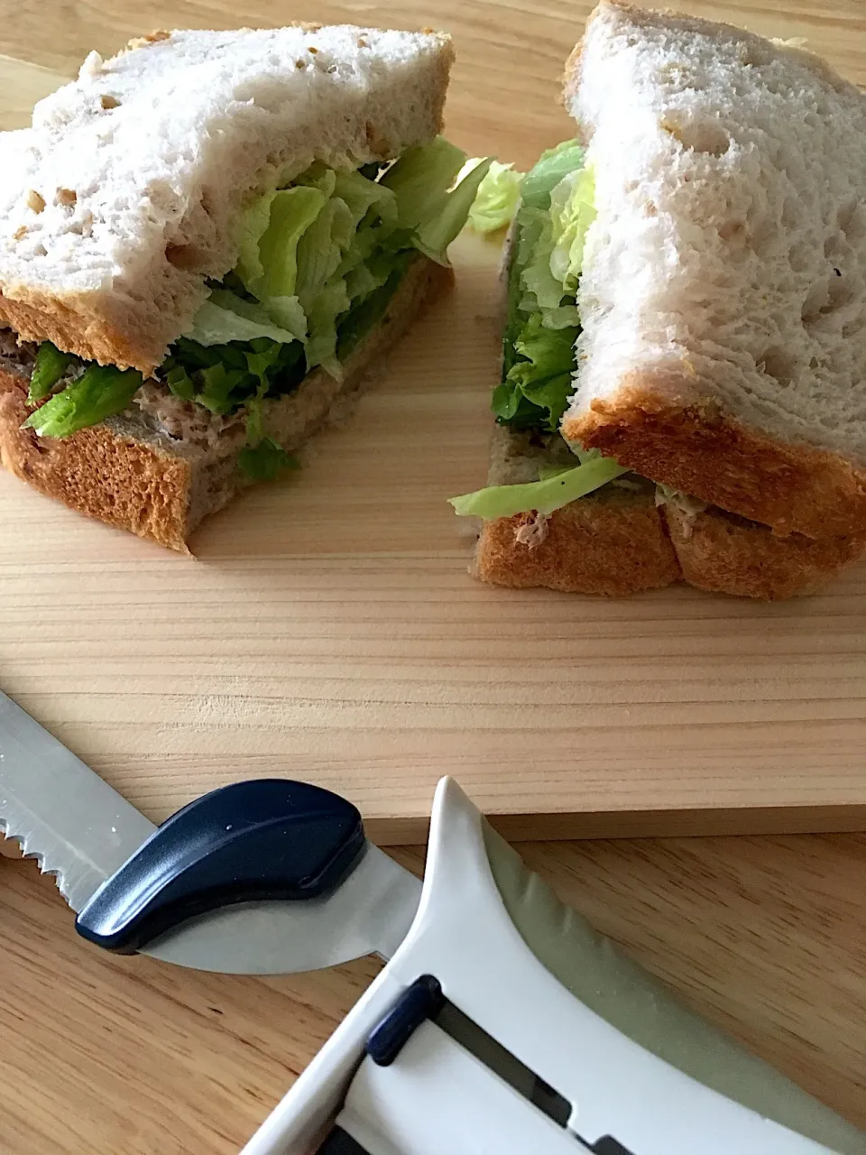 朝焼きクルミ食パン🍞でツナレタスサンドイッチ🥪♡( ᵕ̤ૢᴗᵕ̤ૢ )♡|さくたえさん