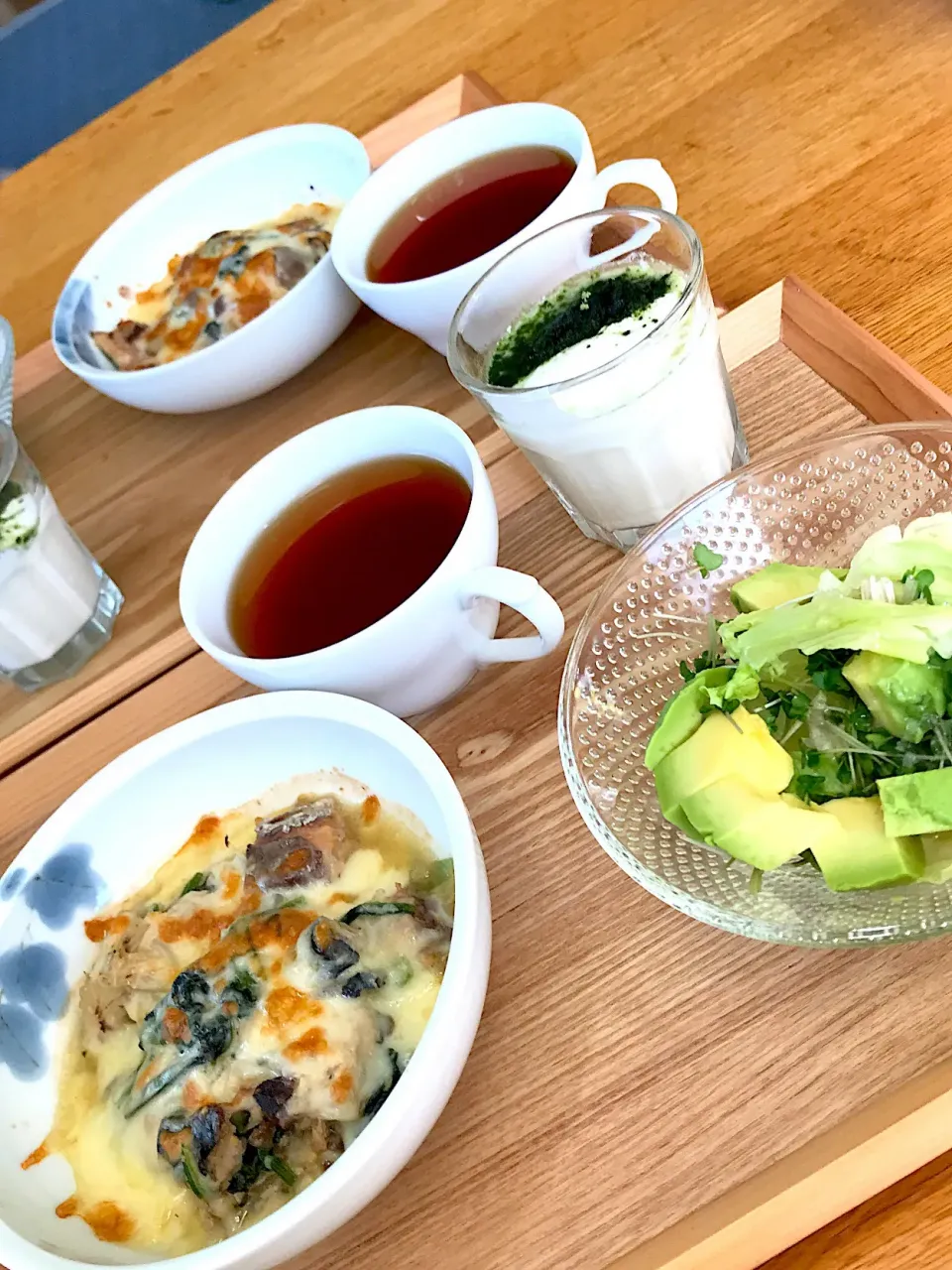 Snapdishの料理写真:ライザップごはん！朝食編
サバ水煮缶、玉ねぎ、キノコ、ほうれん草の
味噌グラタン。
サラダ、乳酸菌青汁入りヨーグルト
生姜紅茶で代謝アップ⤴️|5ネコママさん