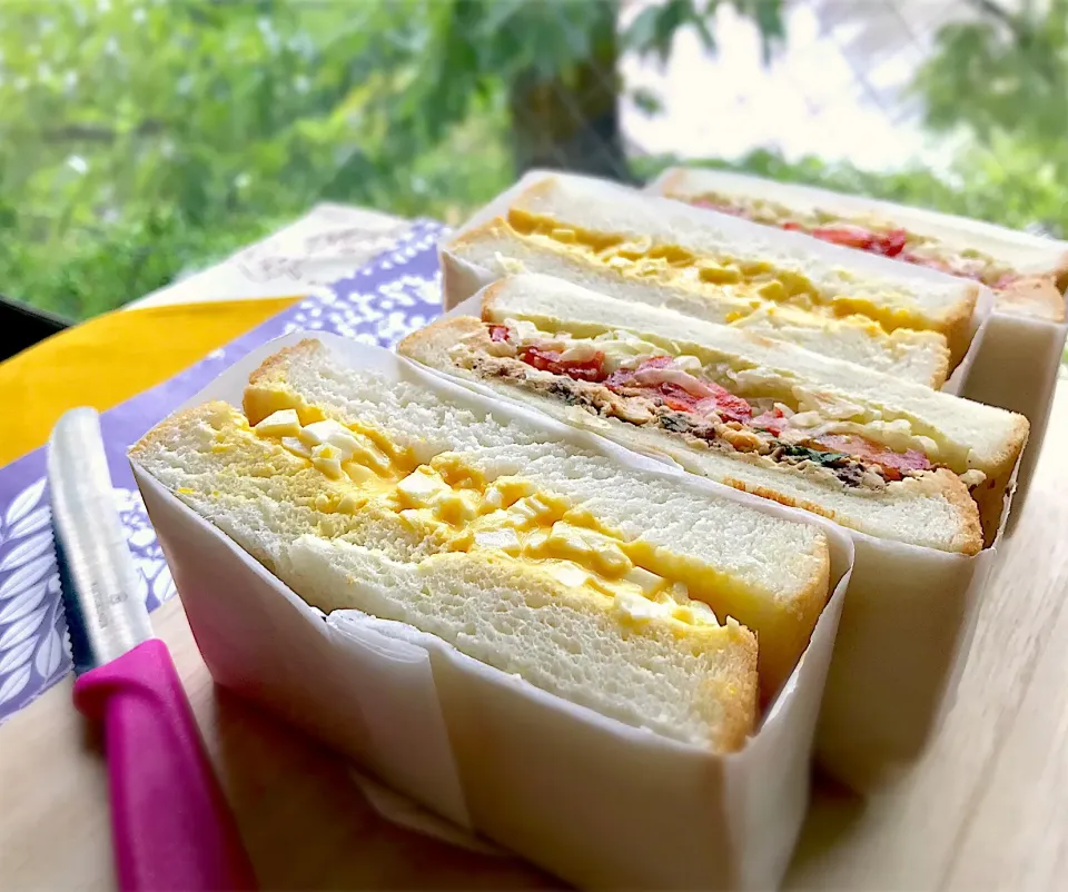 本日のお弁当  キヨシュンさんの卵が美味しい卵サンドと、サヴァトマコールスローサンド🐟🍅|砂雪さん