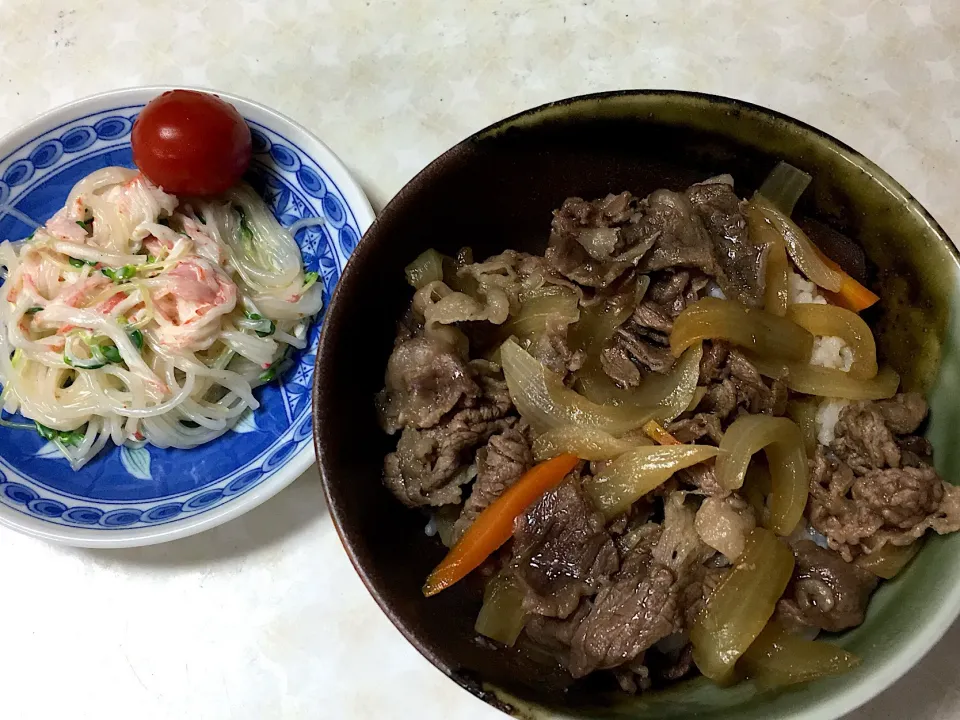 牛丼と春雨サラダ（かにかまとかいわれ大根☘）♩✨|aさん