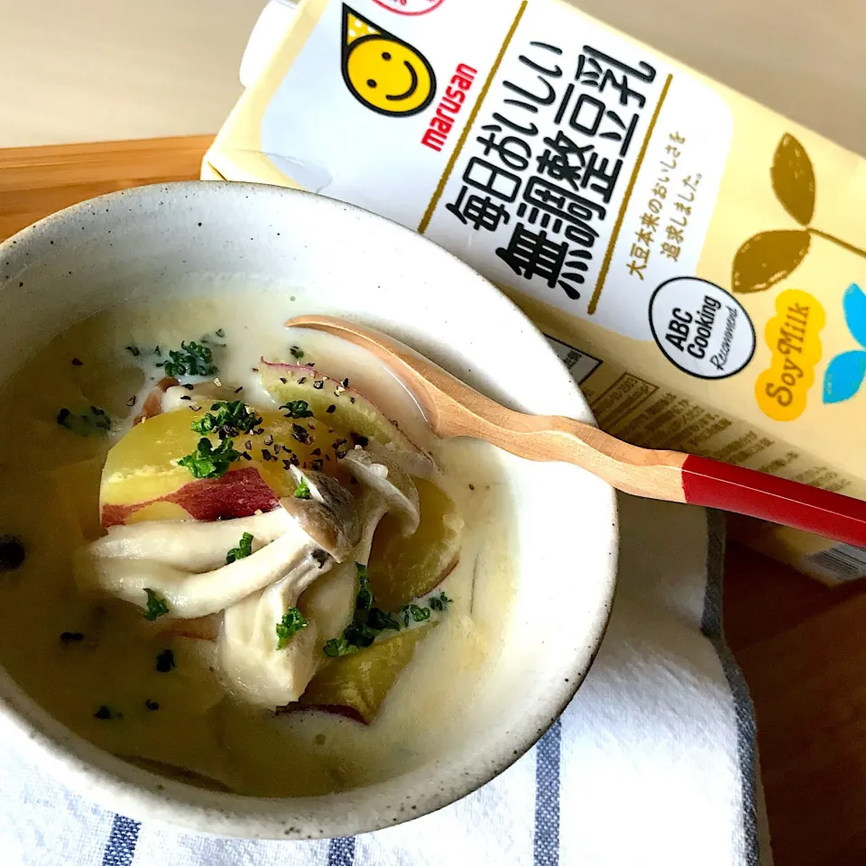 Snapdishの料理写真:秋の豆乳スープ🍠♪|るん♪さん