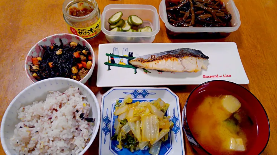 ９月３日　鰆の塩焼き　白菜の煮物　ひじきと大豆の煮物　お漬け物　お味噌汁|いもこ。さん