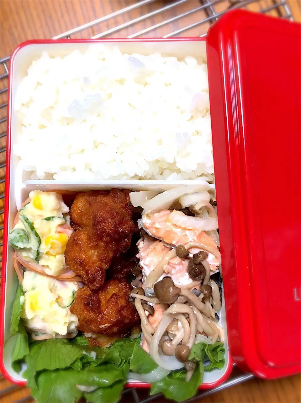 9月11日（火）唐揚げ、鮭ホイル焼き弁当☺️
新しいお弁当箱🤗|かよっぺさん