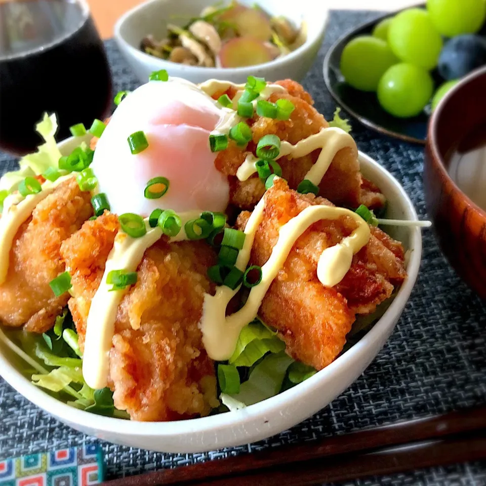 鶏むね肉の唐揚げ丼🐔|あしゃぱんさん