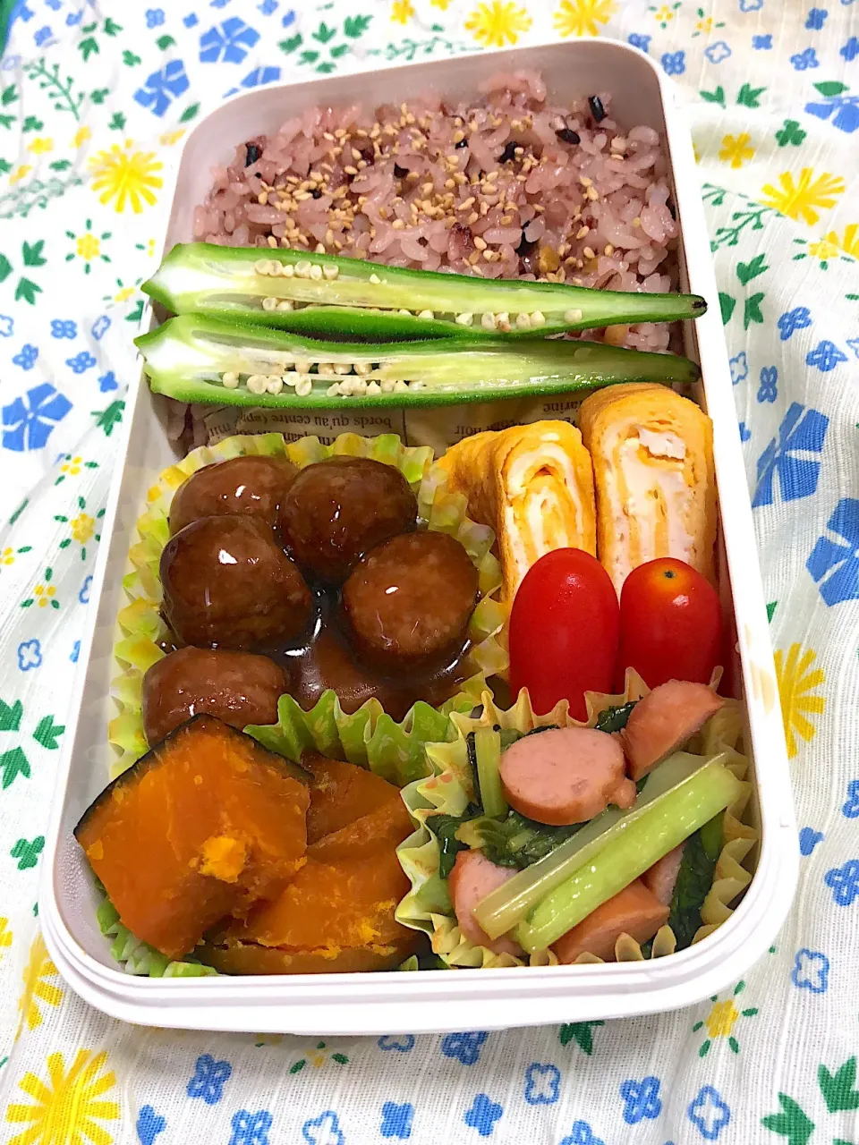 9.11☆旦那弁当
ミートボール
卵焼き
かぼちゃの煮物
小松菜とウインナーのおひたし
塩おくら
プチトマト|のん∞さん