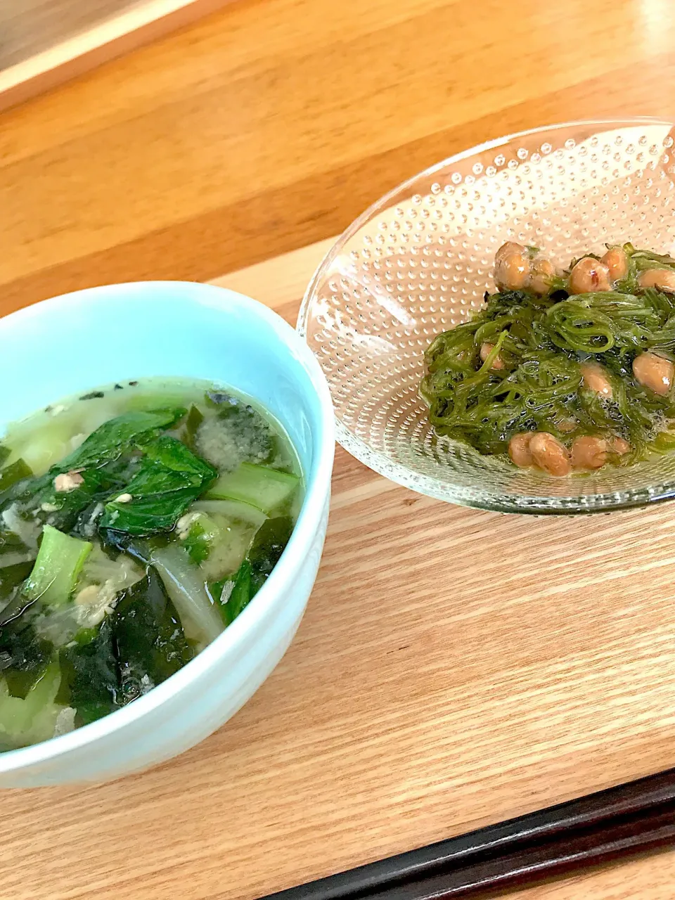 Snapdishの料理写真:ライザップ朝食編
サバ水煮缶、玉ねぎ、青梗菜、ワカメの生姜たっぷり味噌汁。生姜で代謝アップ⤴️
メカブ納豆|5ネコママさん