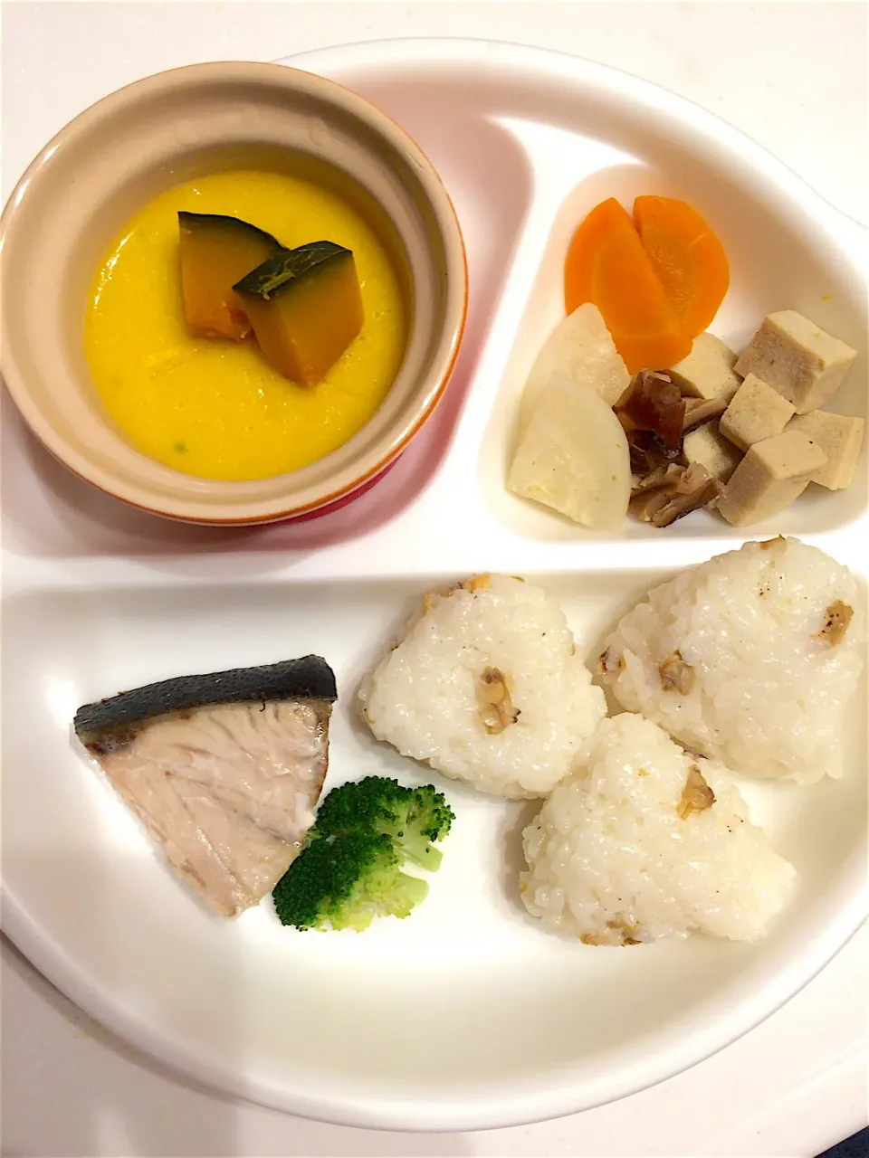 Snapdishの料理写真:1歳0ヶ月離乳食〜ぶり〜
9/11夕飯|airi-nさん