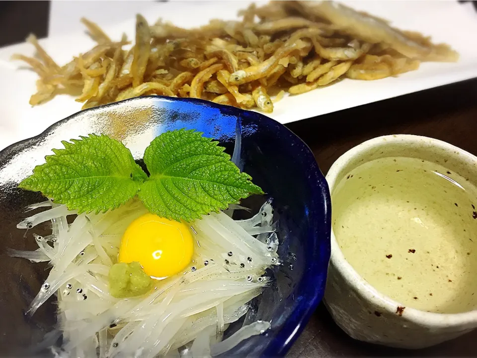 初物✩ さっき獲れたての白魚のお刺身&獲れたてワカサギの唐揚げを地酒と共に🍶

#白魚#父が漁をします#2ヶ月限定の刺網漁#鮮度MAX|桃実さん