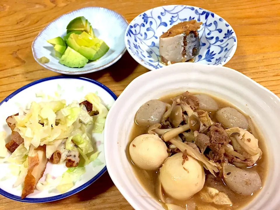 山形芋煮、角天とキャベツの炒め物、鯖缶、アボカドのオリーブオイルがけ。|pepiさん