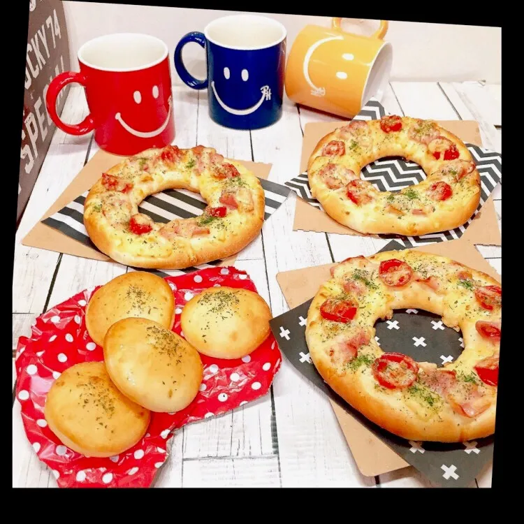 😋生ハム&トマトのシンプルピザ😋|ぷらっとさん