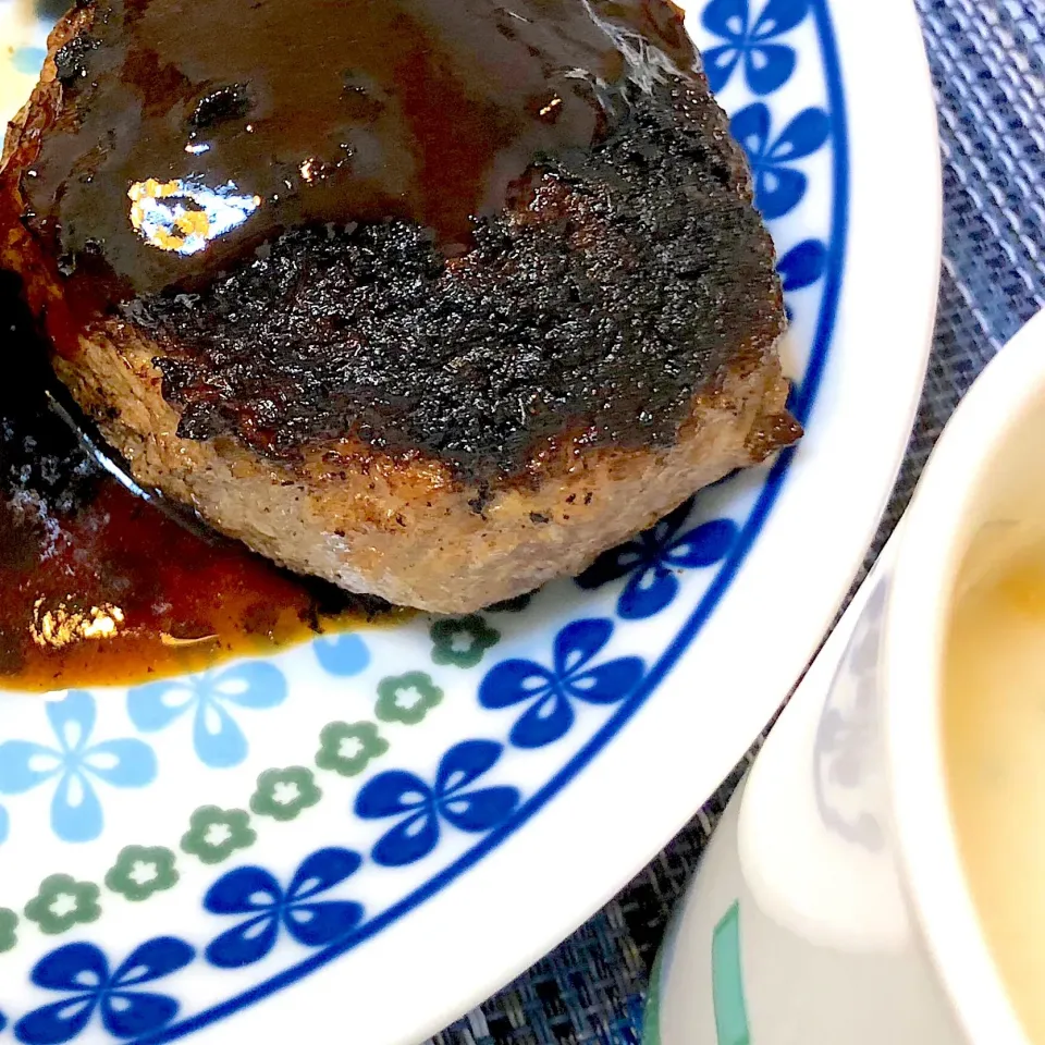 元ステーキ職人が教えるハンバーグの焼き方 by しるびー１９７８さん|こぐまさん