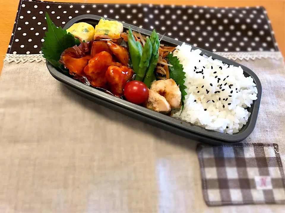 ヤンニョンチキン🐓
卵焼き🍳
きんぴら🥕
アスパラ✨|あやこさん