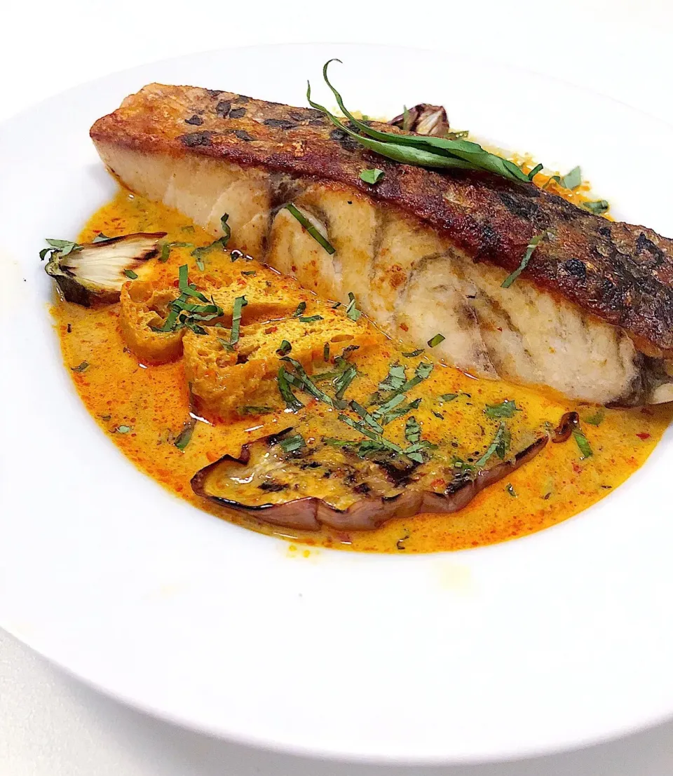 Pan fried crispy skin barramundi, grilled eggplant, laksa sauce|12Dragonさん