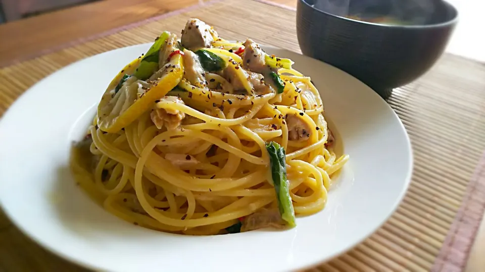 ｻﾊﾞと小松菜のﾚﾓﾝｸﾘｰﾑﾊﾟｽﾀ～🍝
の休日の昼ごはん✨|kaz(*･ω･)さん