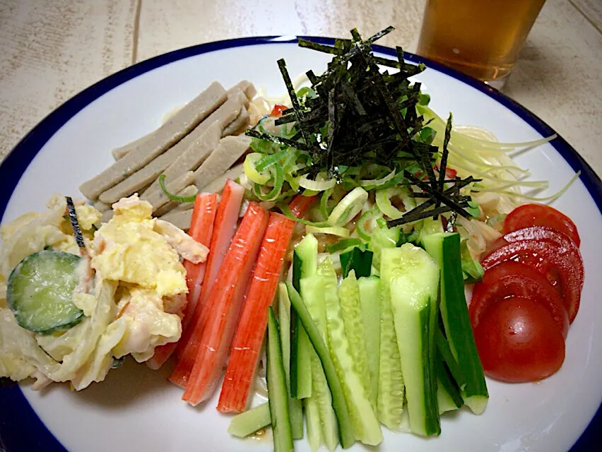 今日の男飯(｡-_-｡)お昼バージョン！皿うどんゴマだれ 棒棒鶏風&自作ポテサラ🎶|ひーちゃんさん