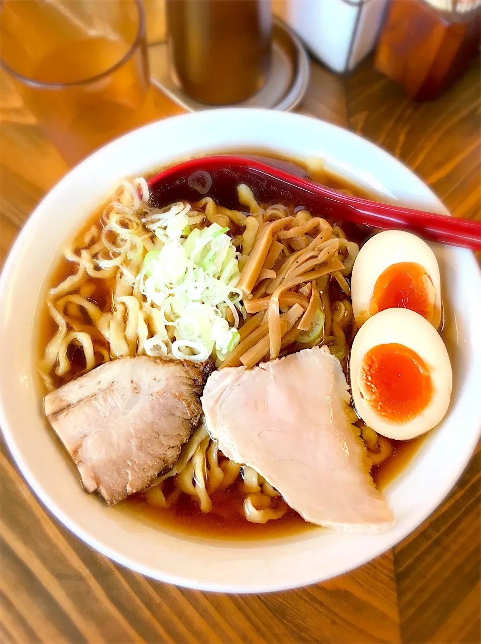 Snapdishの料理写真:醤油味玉ラーメン(特盛)@くじら食堂|morimi32さん