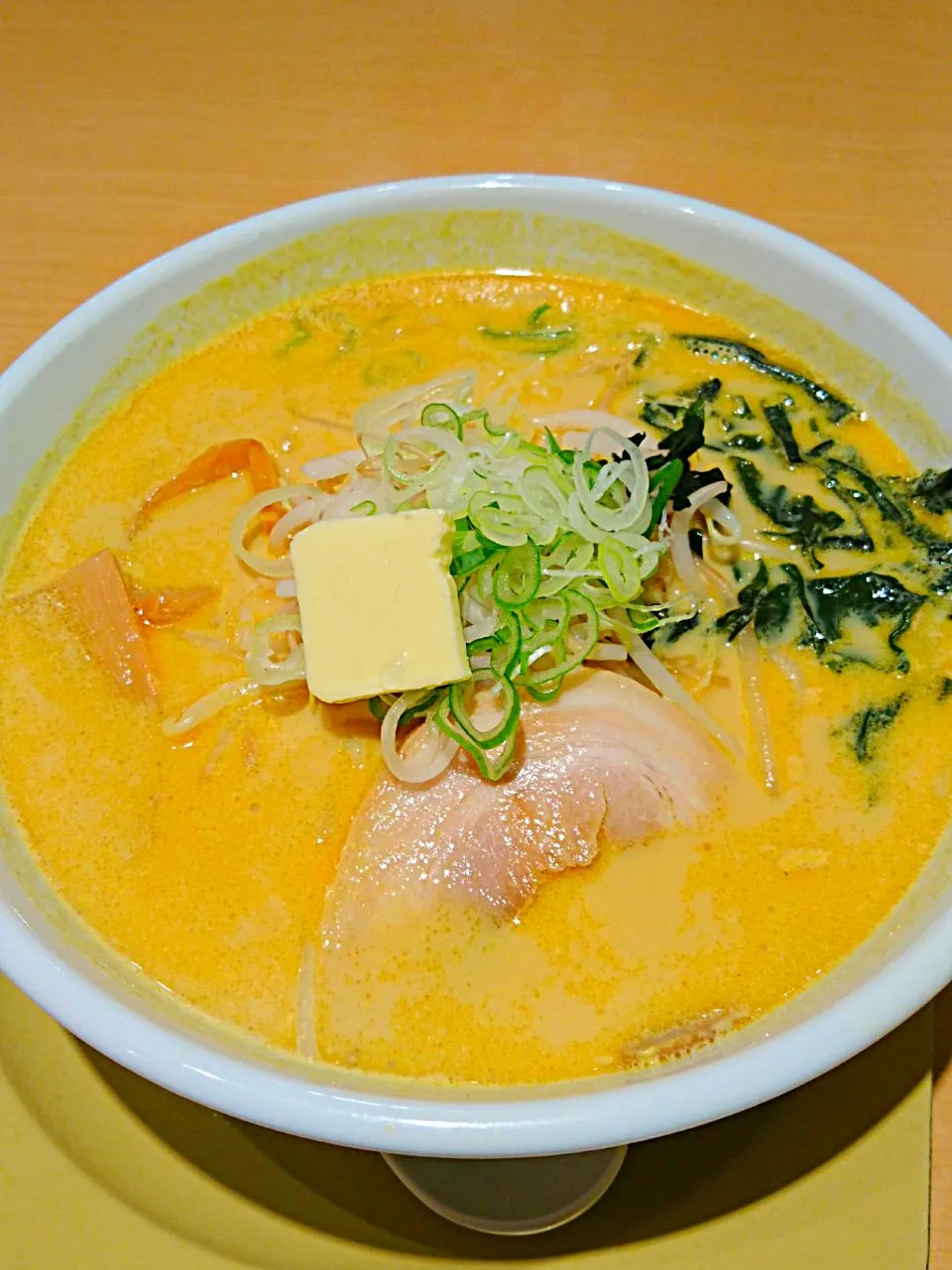 青森・青森空港 ロイヤルカフェの味噌カレー牛乳ラーメン|すーさん