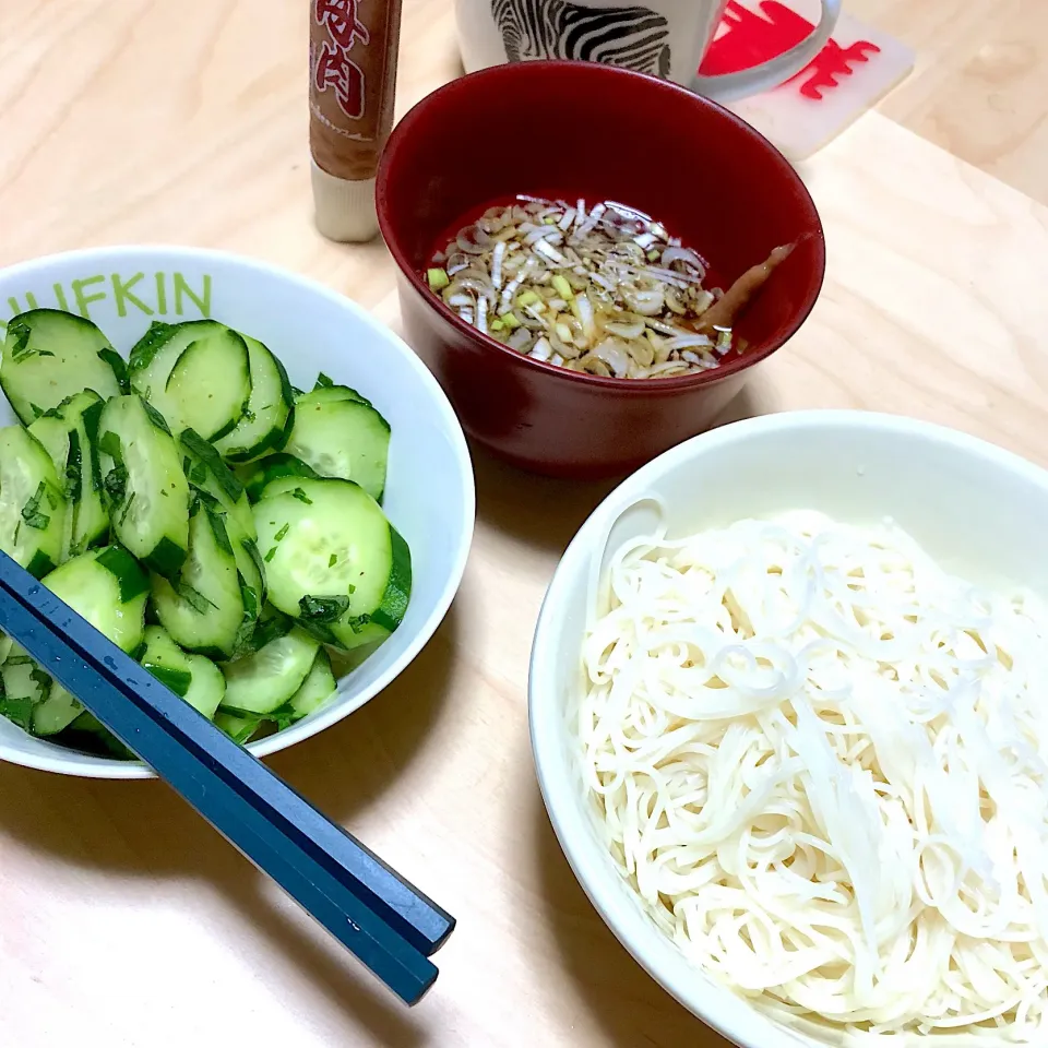 Snapdishの料理写真:そうめん きゅうり青じそがけ|とりちゃんさん