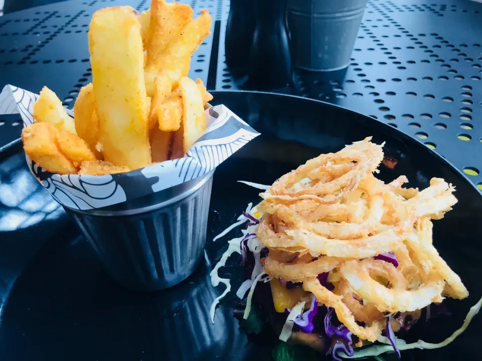 Quinoa vegetarian burger and fries.|Sergio Lacuevaさん