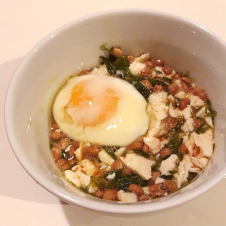 ネバネバ丼🌞豆腐+めかぶ+納豆+卵🌞|ほのみさん