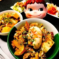 Snapdishの料理写真:豚ひき肉で♡すき焼き風丼。