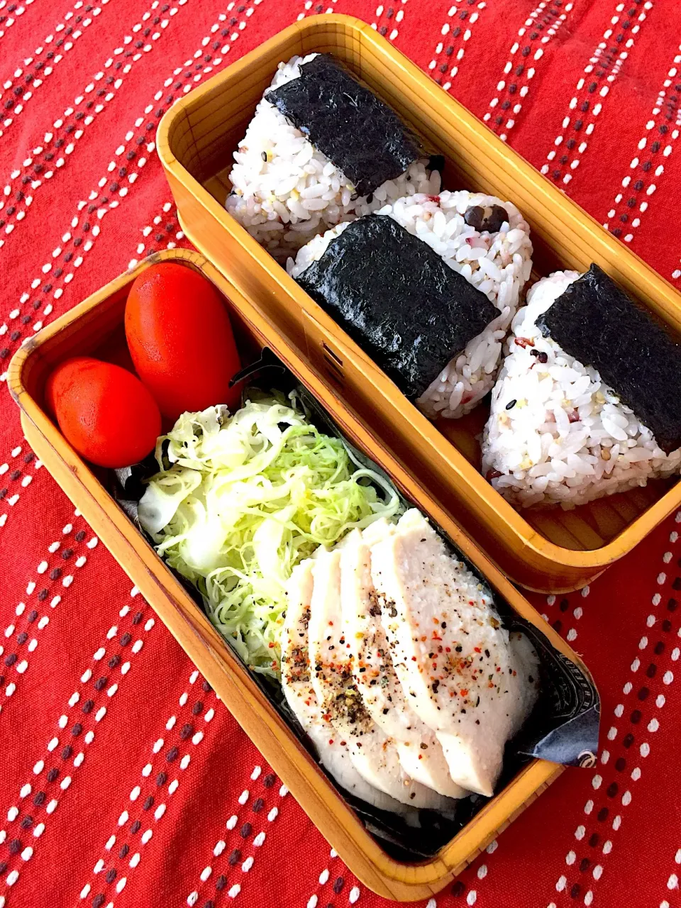 おにぎり弁当🍙|udomegu☆さん