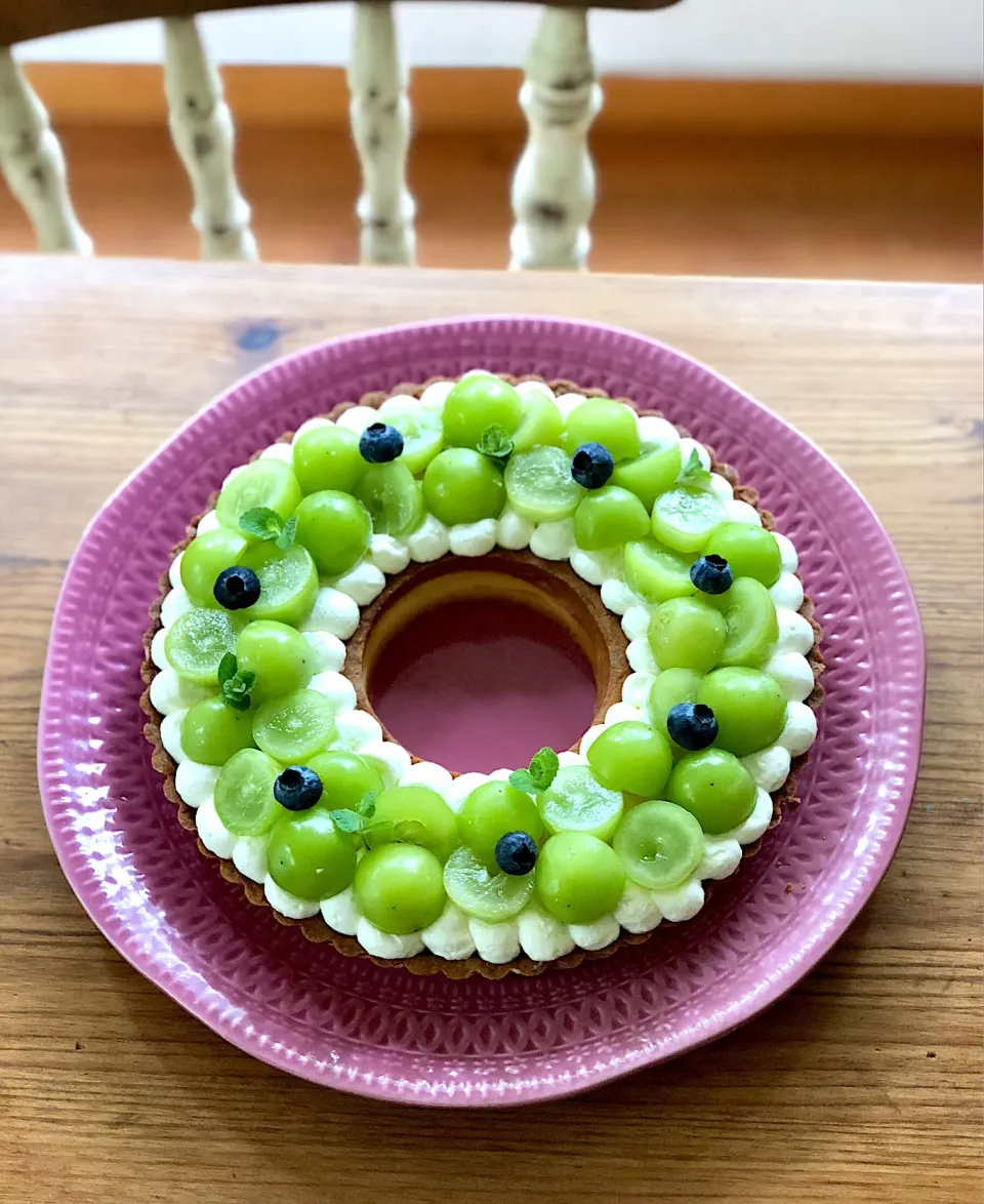 シャインマスカットリースタルト🍇|カタツムリさん