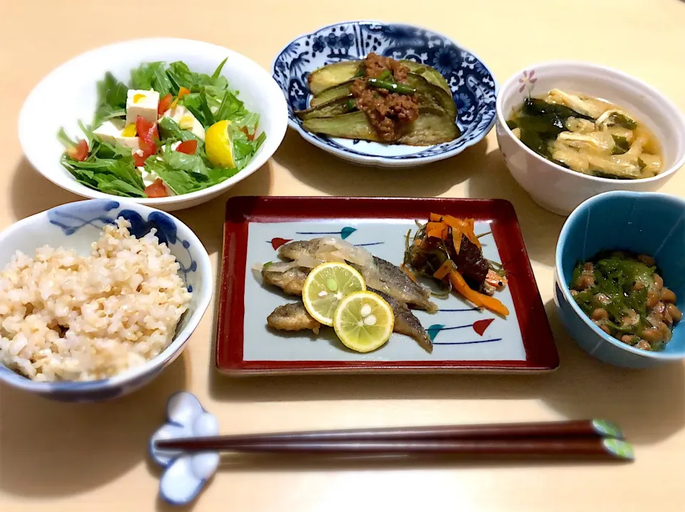 Snapdishの料理写真:9／13夕食  #晩ご飯  豆鯵の南蛮漬け ナスの肉味噌かけ 人参と切り昆布の炊いたの 豆腐と水菜のサラダ 納豆めかぶ わかめと油揚げの味噌汁  玄米ごはん|おさんどんさん