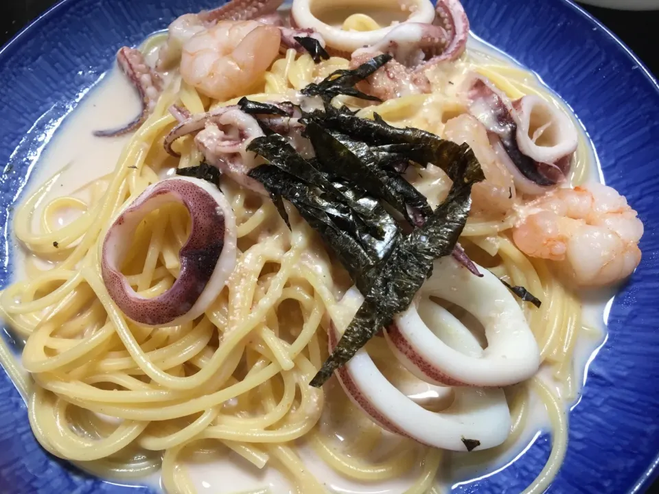 Snapdishの料理写真:イカとエビの明太子クリームソースパスタ|バジルママさん