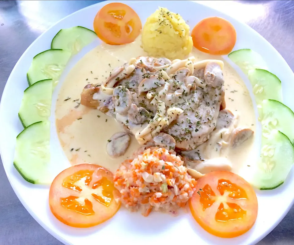 Creamy mushroom chicken chop|aladdinさん