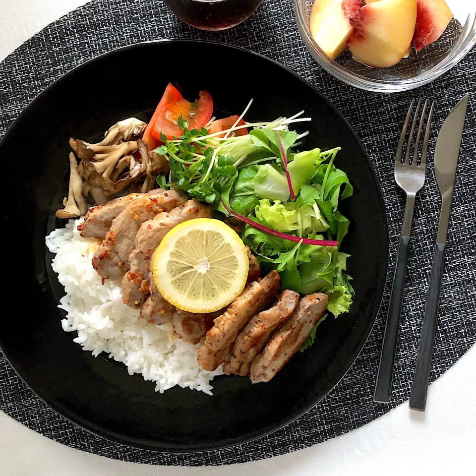 豚ヒレ肉ステーキのワンプレートごはん🐷🍽|あしゃぱんさん