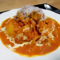 志野さんのコンソメいらないよ〜                                     鶏手羽元のカチャトーレ(鶏肉のトマト煮)からのバターチキンカレー🍛