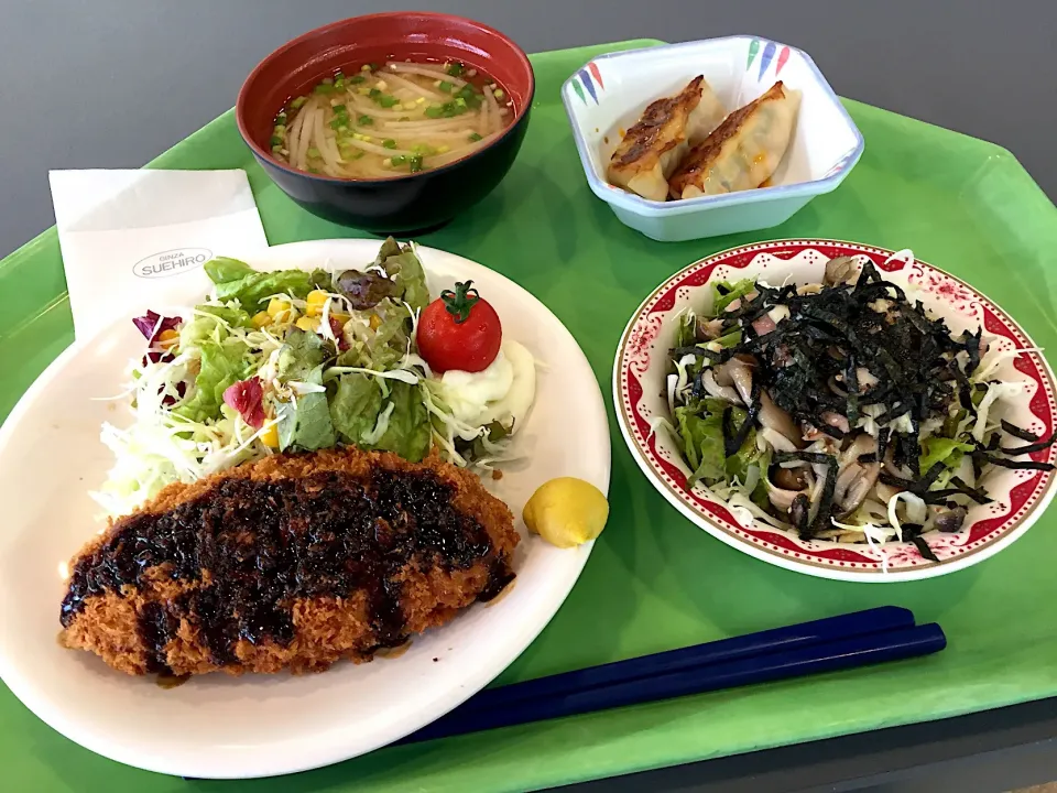 Snapdishの料理写真:ジャンボメンチカツ、焼餃子、きのこサラダ|Tadahiko Watanabeさん