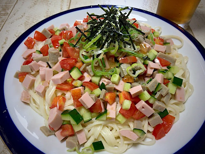 今日の男飯(｡-_-｡)お昼バージョン！サラダ皿うどん大盛りをゴマだれで🎶|ひーちゃんさん