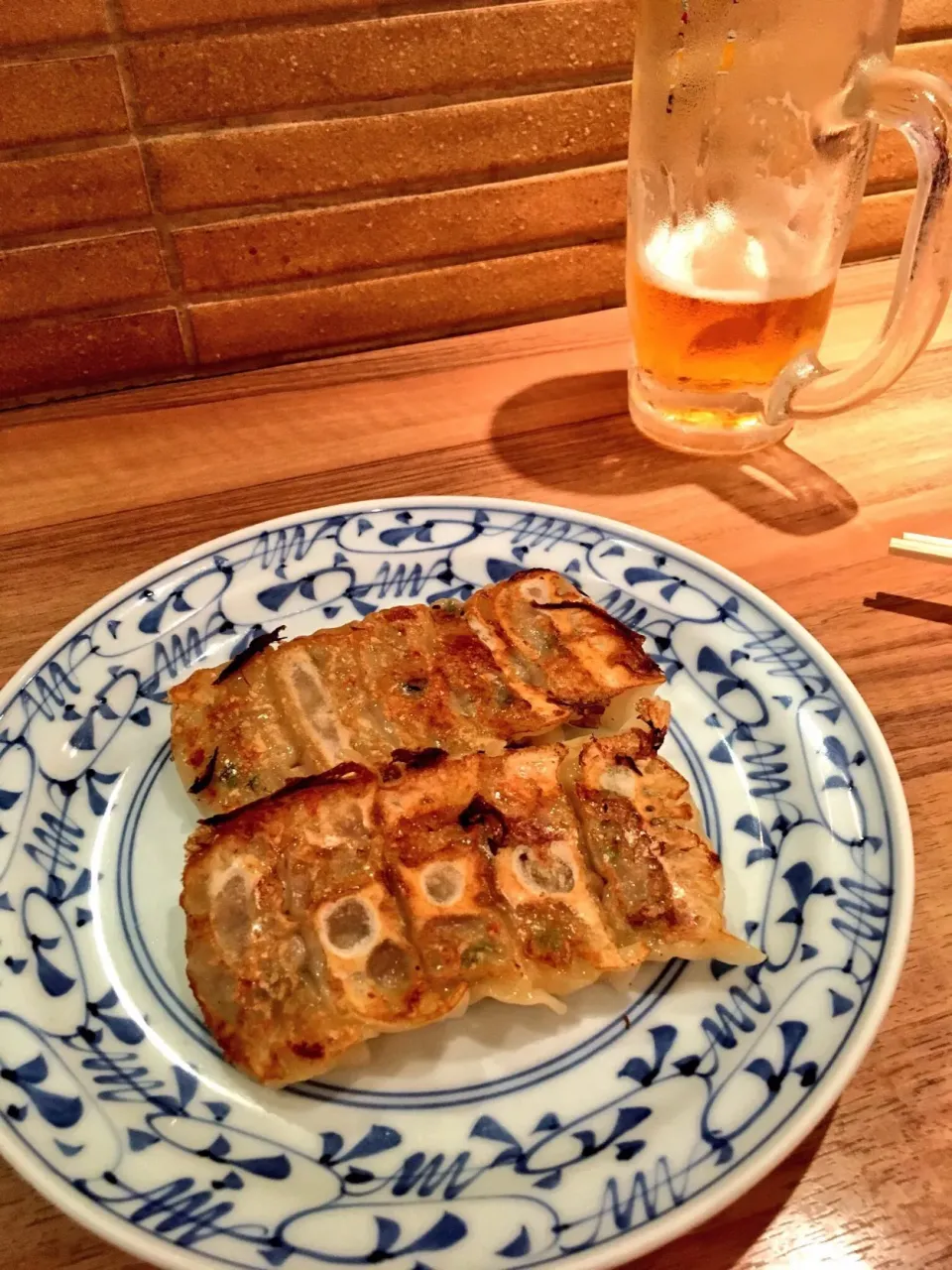 Snapdishの料理写真:ビールと餃子|halさん