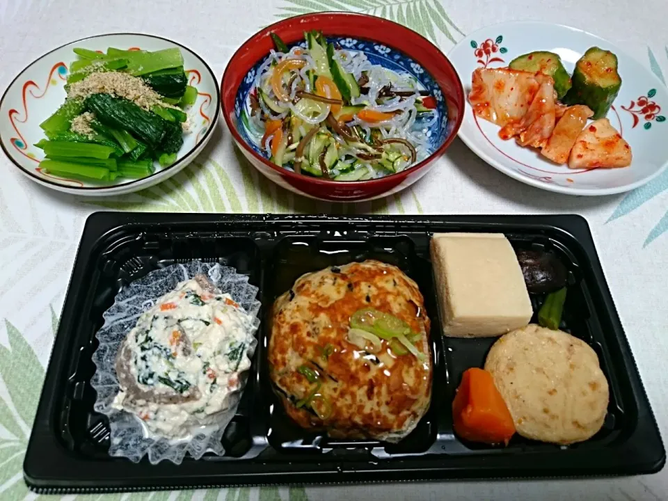 ☆今日の晩ごはん☆　こんな日もありでしょ😊　残り物の小松菜和えと春雨サラダ　キムチ　お惣菜|hamamaさん