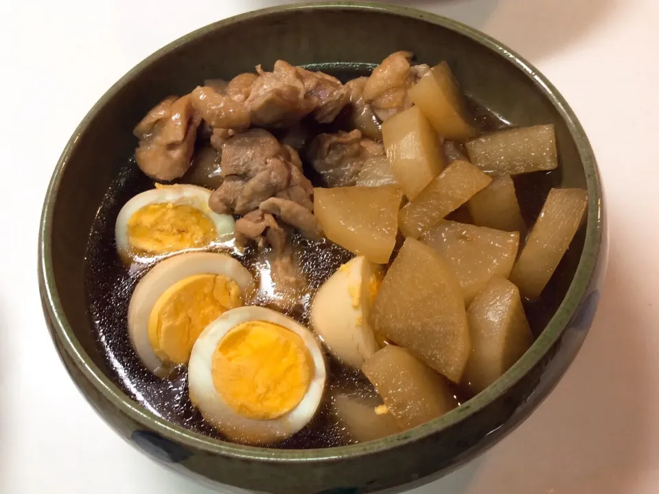 大根と鶏肉の煮物😋|アライさんさん