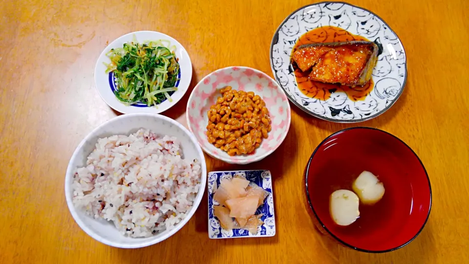 Snapdishの料理写真:９月１１日　鰤の柚子照り焼き　水菜のおひたし　生姜の甘酢浸け　納豆　お吸い物|いもこ。さん