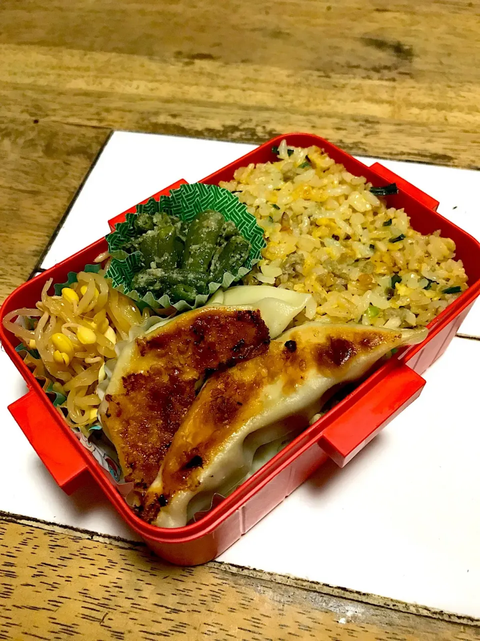 Snapdishの料理写真:餃子チャーハン弁当|Yoko Adachiさん