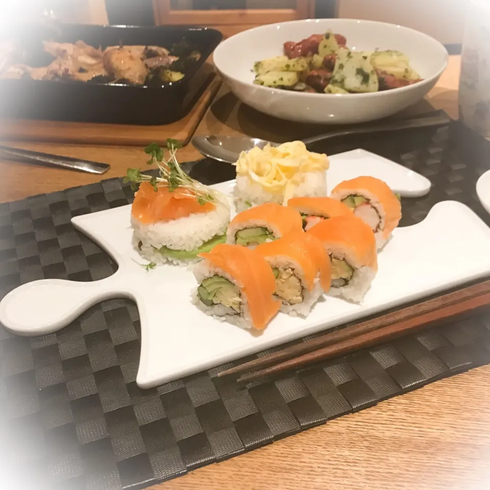 スモークサーモンの野菜巻き寿司と寿司ケーキ|YOさん
