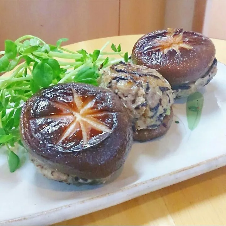 タジンde蒸し焼き＊芽ひじき入り椎茸バーグ|mi_neneco♪さん