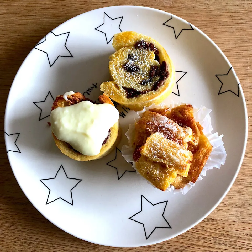 Snapdishの料理写真:食パンでシナモンロール🥐チョコロール🥐フレンチトースト🥐|emichococo625さん