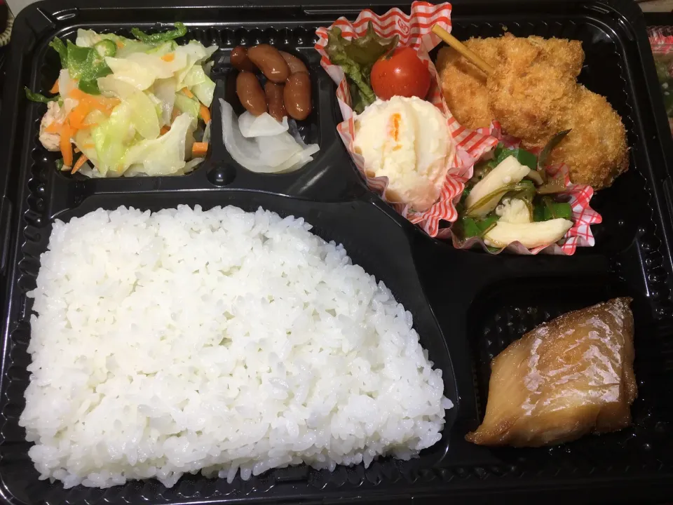 Snapdishの料理写真:お任せメニュー 日替わり宅配弁当 豊川市豊橋市一部エリア配達|Naokazu Kuritaさん