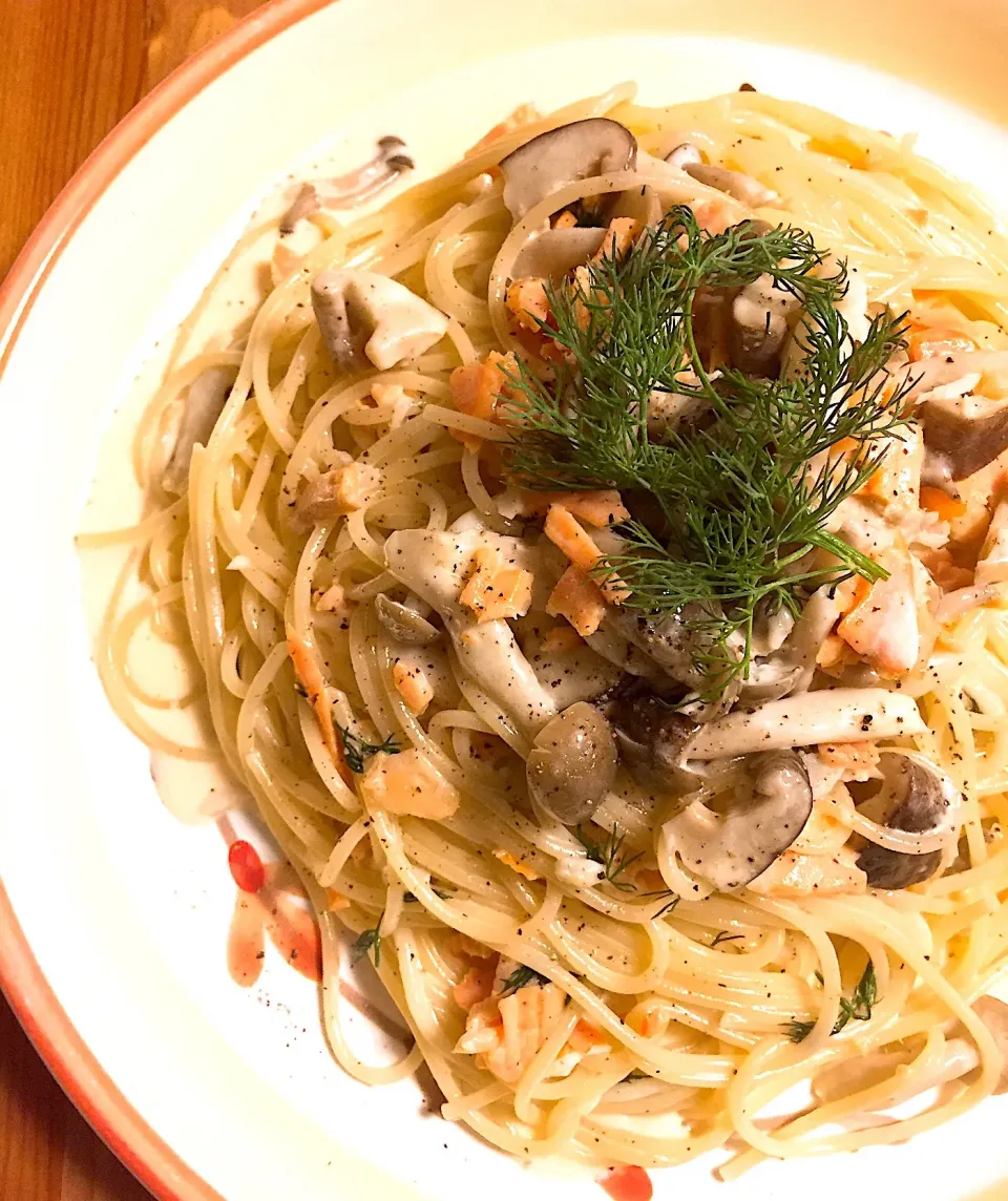 スモークサーモンとキノコのクリームパスタ作ったよ🍝|NOMU'S キッチン🍳さん