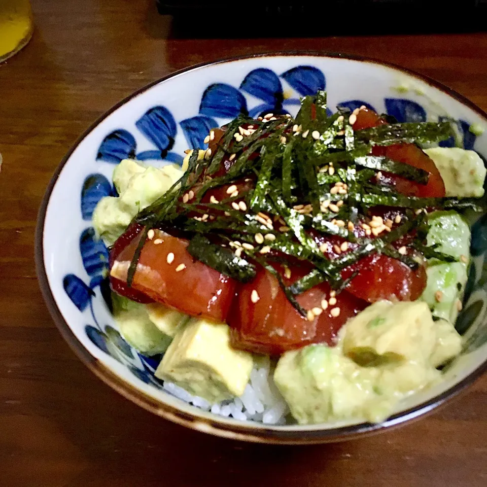 マグロアボカド丼|たまさん