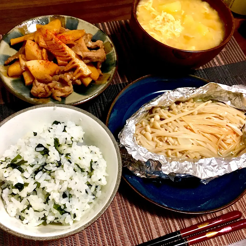 鮭のホイル焼き、豚肉とわかめの甘辛煮、わかめご飯|たまさん