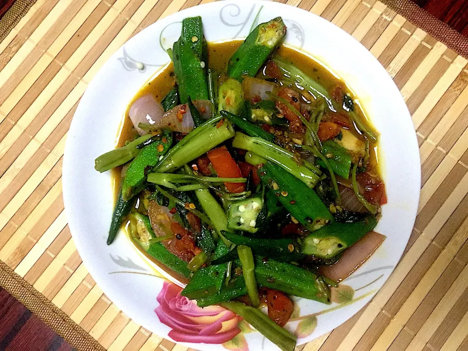 Binagoongang KangKong and Okra with Turmeric and Chili Flakes|Cehl Chiong Datuganさん